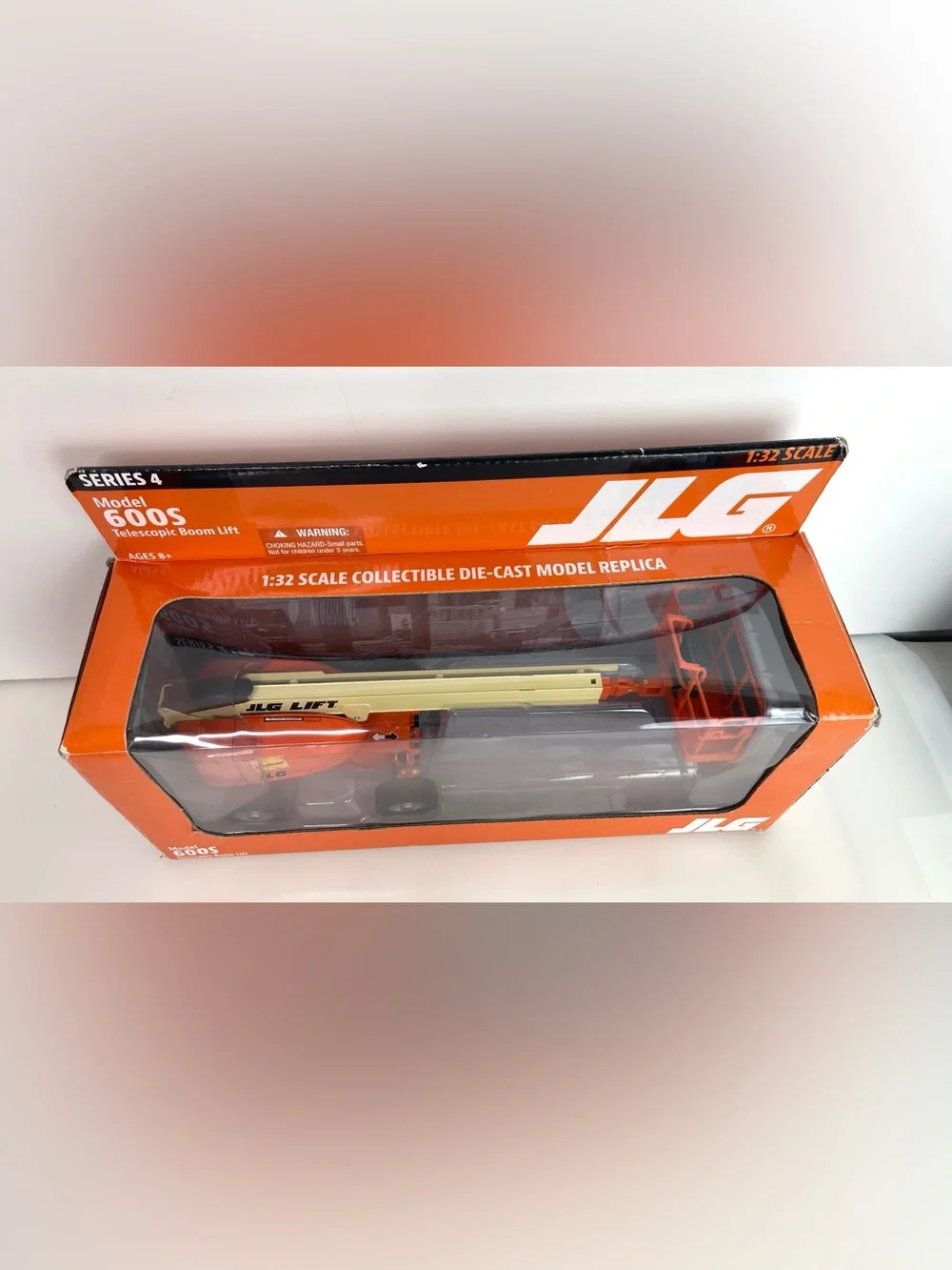 RARE JLG 2015 600S Telescopic Boom Lift 1:32 Scale Collectible Die Cast Series 4